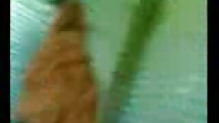 Ova dugokosa japanska brineta je sigurno lijepa. Blijeda slatkica se vrti na krevetu, dok tip ugađa njenu dlakavu macu igračkom. Onda sperma izgladnjela riba poželi da zauzvrat posisa njegov ukusni lizalica.