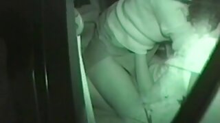 Napaljenu djevojku Anstice jebe s leđa u blizini drvenog zidnog bara